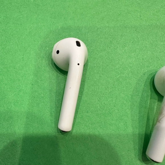 Apple AirPods 2nd generation - Picture 6 of 8
